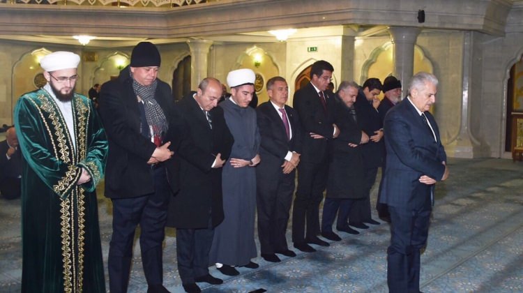 Başbakan Yıldırım namaz kıldırdı