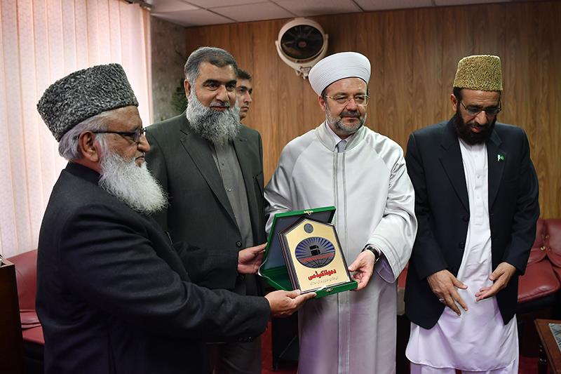 Diyanet İşleri Başkanı Görmez, Dava Akademisi'ni ziyaret etti