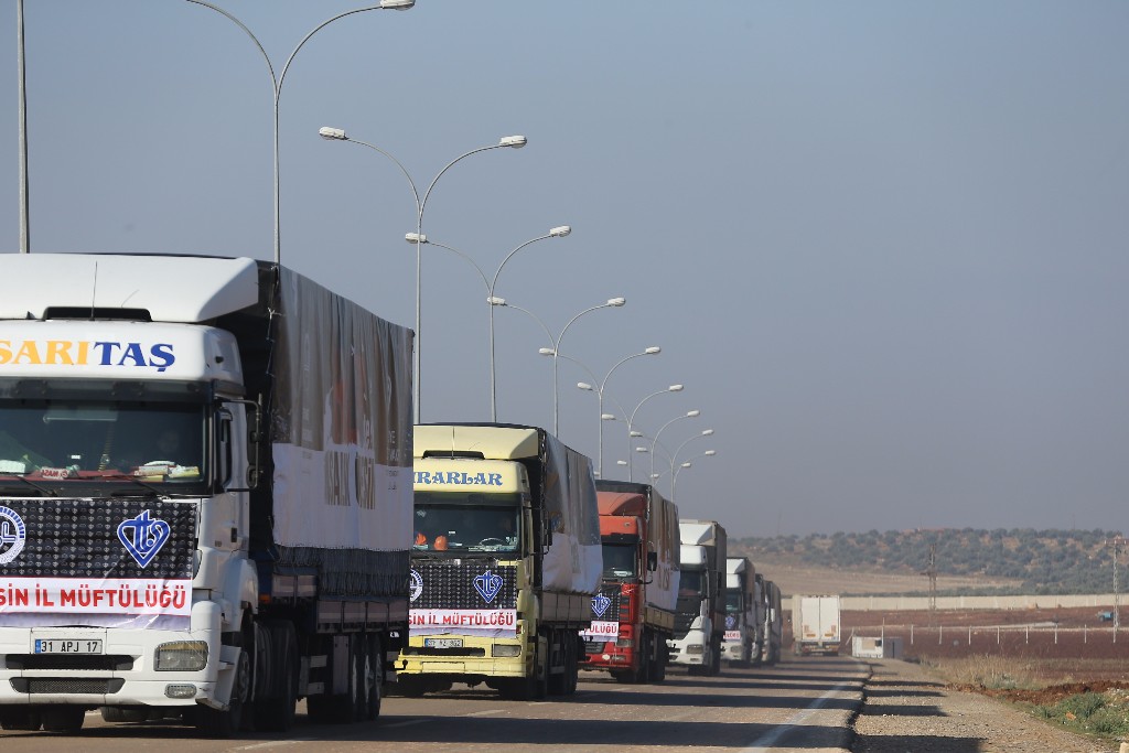 "Halep'te İnsanlık Ölmesin" kampanyasında ilk yardımlar bölgeye ulaştı