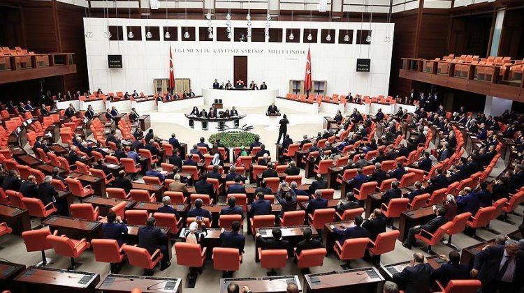 Emeklilerin beklediği yasa komisyonda kabul edildi
