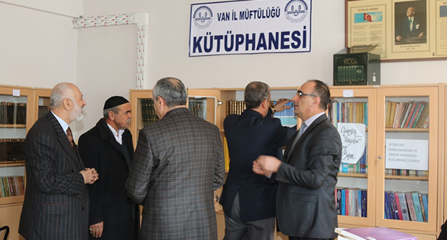 Van İl Müftülüğünden Abdurrahman Gazi İ.M.K.B Anadolu Lisesine Kütüphane