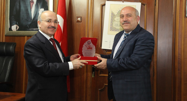 Diyanet-Sen den OHAL Başarı Plaketi
