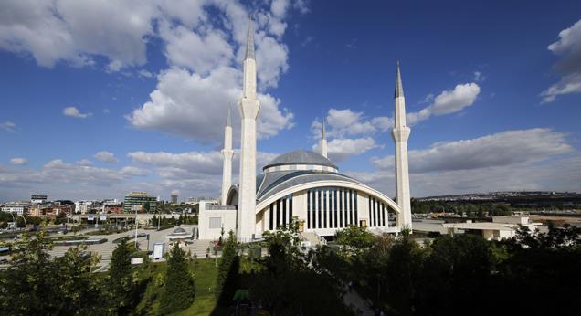 Camilere standart getiriliyor