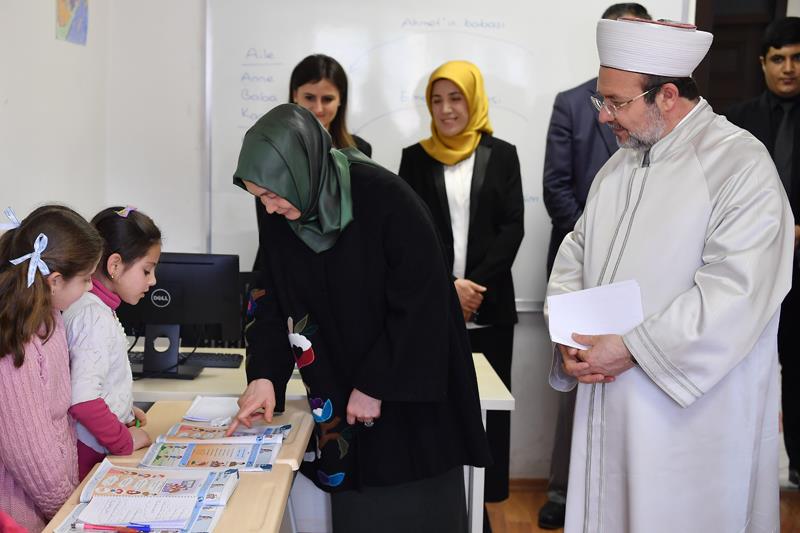 Diyanet İşleri Başkanı Görmez’den, Suriyeli öğrencilere ziyaret