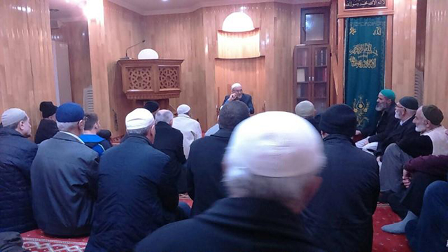 Berat Camii'nde Uhuvvet Sohbetleri Devam Ediyor