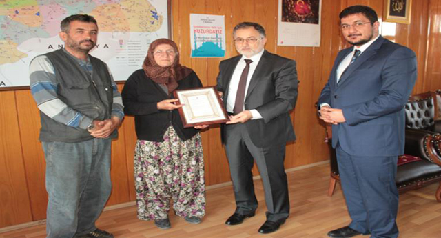Hayırsever Vatandaşa Teşekkür Belgesi Takdimi
