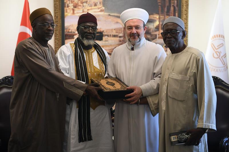 Gambiya Müslümanlarından Diyanet’e ziyaret…