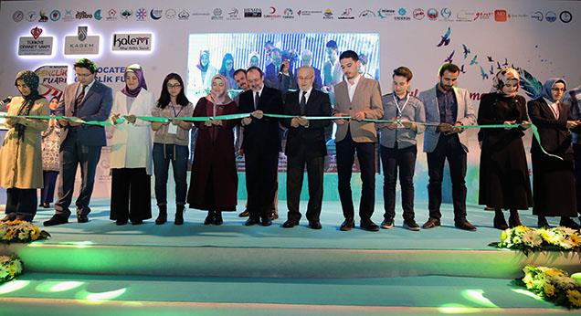 Diyanet İşleri Başkanı Görmez, IV. Kocatepe Gençlik Fuarı’nın açılışını yaptı…