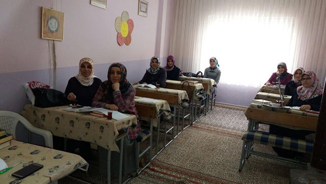 Gelibolu’da Kur’an Kursu Öğreticileri İle İlmihal Dersi
