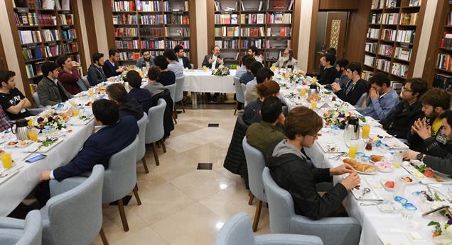 Diyanet İşleri Başkan Görmez, gençlerle birlikte sahur yaptı…