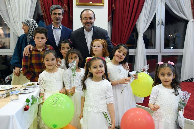 Diyanet İşleri Başkanı Görmez, iftarını yaşlılarla ve çocuklarla birlikte yaptı...