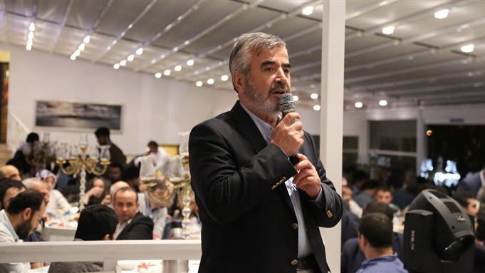 İstanbul Müftüsü Yılmaz, sahurda gençlerle bir araya geldi
