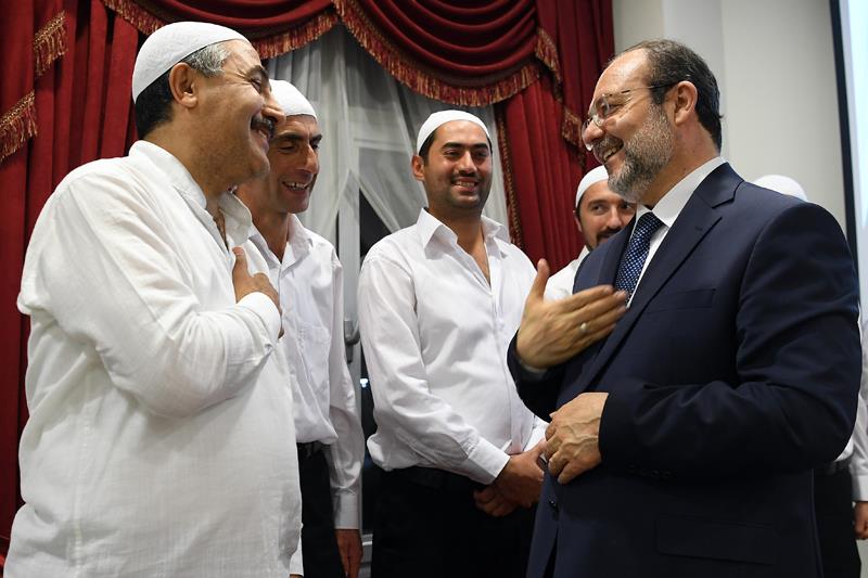 Diyanet İşleri Başkanı Görmez, Engellilerle birlikte iftar yaptı