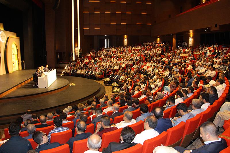 Diyanet İşleri Başkanı Görmez, Gaziantep'te 'Zekat' konulu panele katıldı