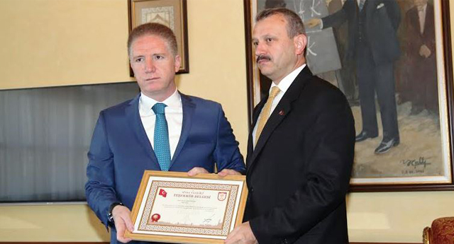 Sivas Valisi Davut Gül'den İl Müftüsüne Teşekkür Belgesi
