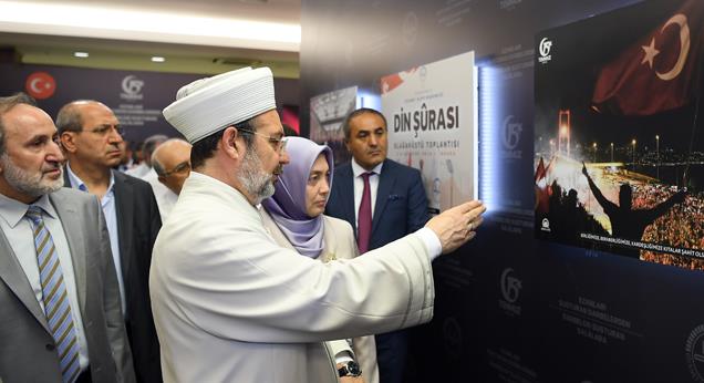 "Ezanları Susturan Darbelerden, Darbeleri Susturan Salâlara" sergisi açıldı
