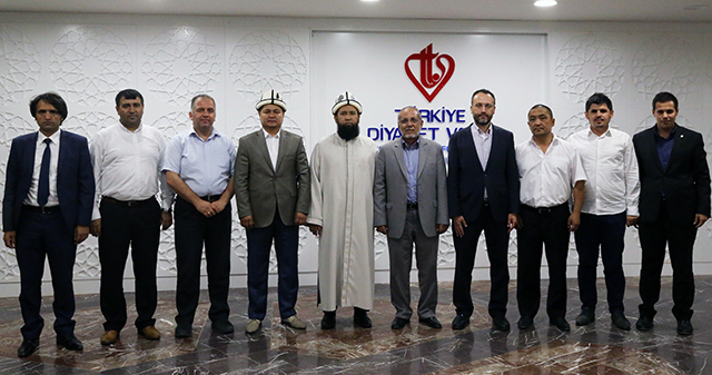 Kırgızistan Müslümanlarından Türkiye Diyanet Vakfına ziyaret
