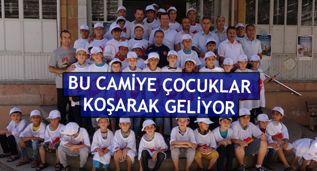 Çocuklar Camiye Koşarak Geliyor
