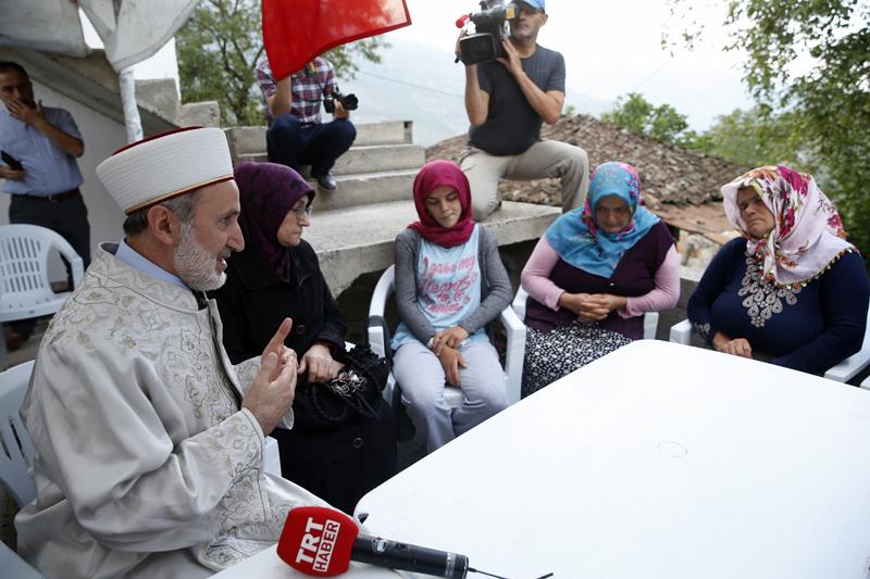 Başkanvekili Keleş, şehit Eren’in ailesine taziye ziyaretinde bulundu