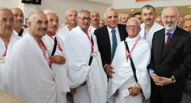 Van’dan İlk Hac Kafilesi Dualarla Uğurlandı