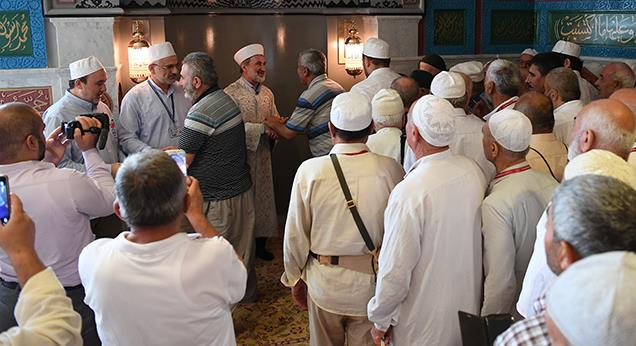 Diyanet İşleri Başkanvekili Keleş, Mekke’de hacılarla bayramlaştı