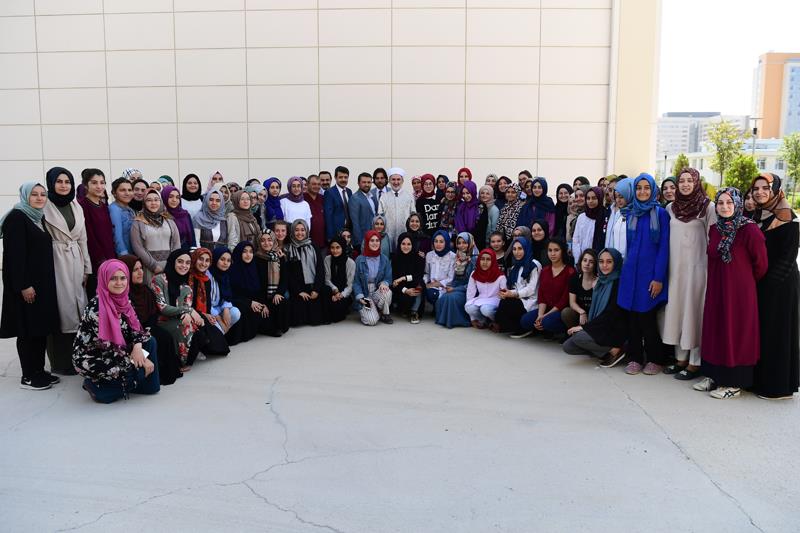 Başkanvekili Keleş, İmam Hatip Lisesi öğrencileriyle bir araya geldi