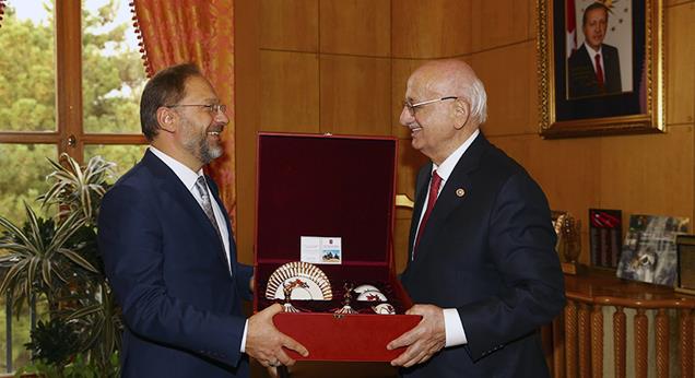 TBMM Başkanı Kahraman, Diyanet İşleri Başkanı Erbaş’ı kabul etti…