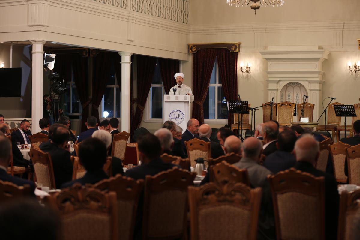 Başkan Erbaş, "Muharrem İftarı ve Kerbela Şehitlerini Anma" programına katıldı