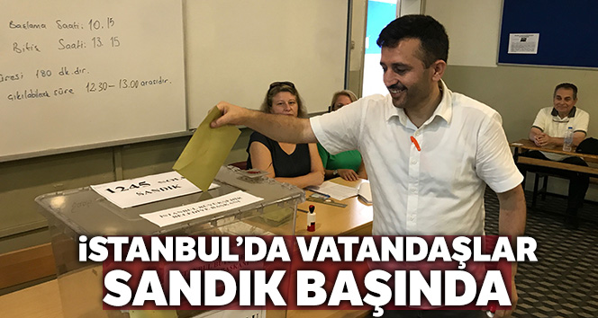 İstanbul'da vatandaşlar sandık başında