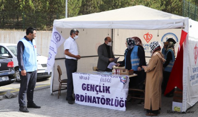 Müftülükten üniversiteyi kazanan gençlere destek