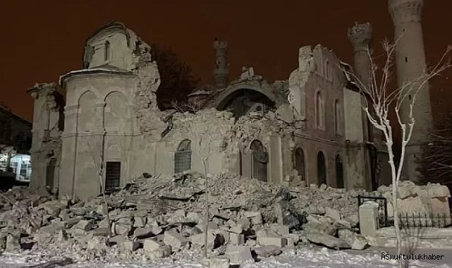 Malatya'da tarihi Yeni Camii depremde yıkıldı