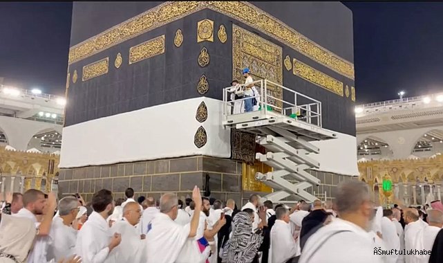 Kabe'nin örtüsü temizlendi!