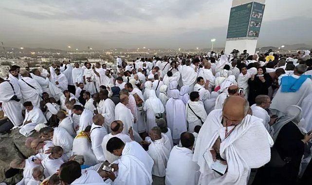 Türk hacı adaylarının Arafat'a