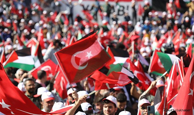 Meydanlardan Soykırıma Lanet Yağdı