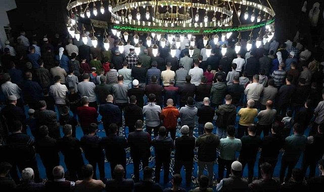 Kadir Gecesi tüm yurtta dualarla idrak edildi