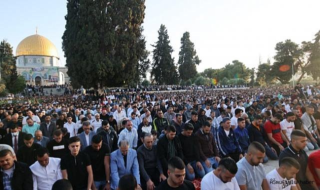 Mescid-i Aksa'da Bayram namazı 60 bin Müslümanla kılındı