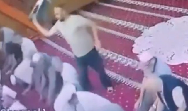 Namaz sırasında imama saldırı