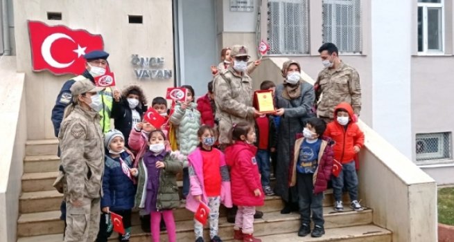 4-6 yaş Kur'an kursu öğrencileri jandarma abileri ile buluştu