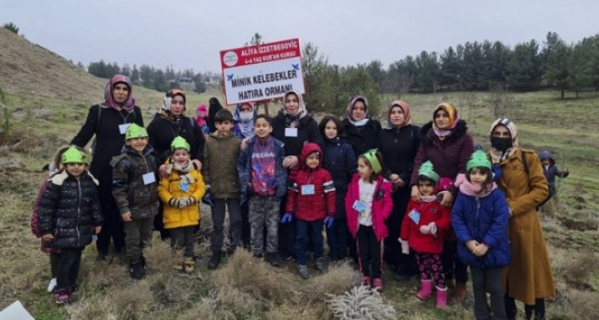4-6 yaş Kur'an kursu öğrencileri şehitler anısına fidan dikti