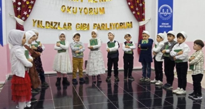 4-6 yaş öğrencileri Kur'an'a geçmenin sevincini yaşadı