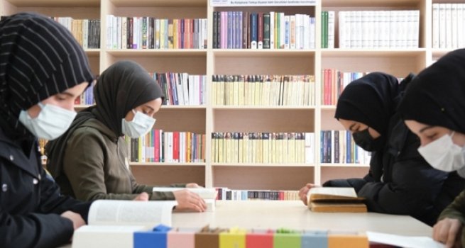 Adana’da 'Gönül Kütüphanesi' kuruldu