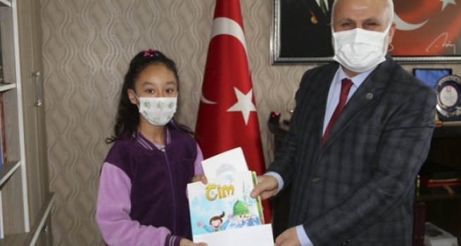 Ağrı'da dereceye giren öğrenciler ödüllendirildi