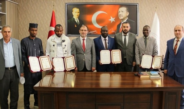 Ağrı'da hafızlar belgelerine kavuştu