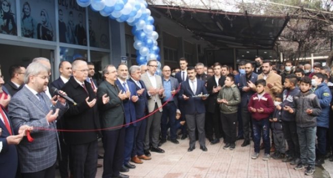Akhisar'da Diyanet Gençlik Merkezi açıldı
