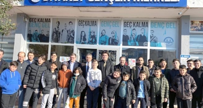Akhisar'da 'Gençliğe Değer Ara Dönem Kampı' sona erdi
