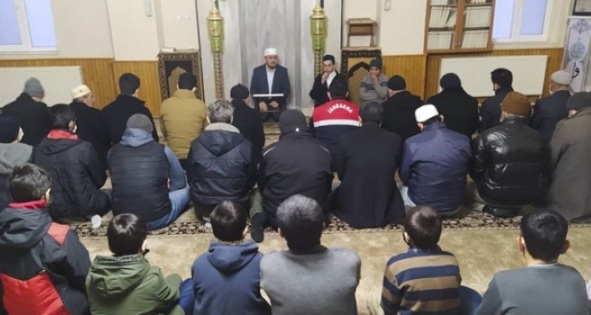 Altınyayla’da gençler sabah namazında buluştu