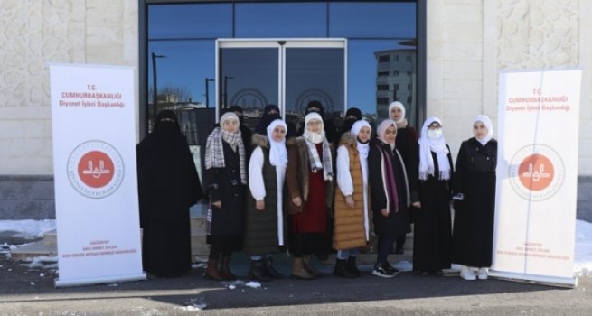 Anneler kızlarıyla birlikte hafız oldu
