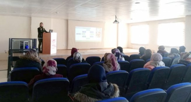 Ardahan'da 'En İyi Narkotik Polisi Anne' semineri