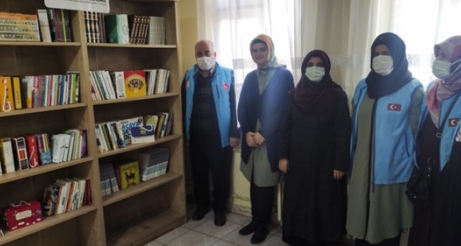 Bağlar'da 'gönül kütüphanesi' kuruldu
