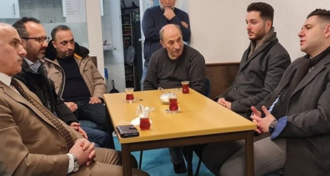 Saldırıya uğrayan Sultan Ahmet Camii'ni ziyaret etti